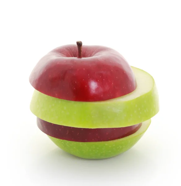 Нарезанное яблоко из смешанных фруктов — стоковое фото