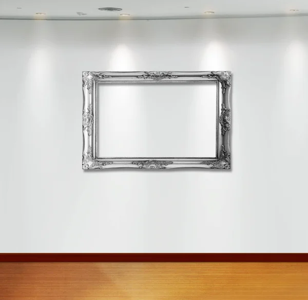 Oude frame tegen muur — Stockfoto