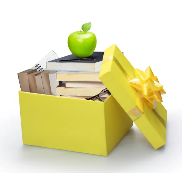 Caja de regalo amarilla abierta — Foto de Stock