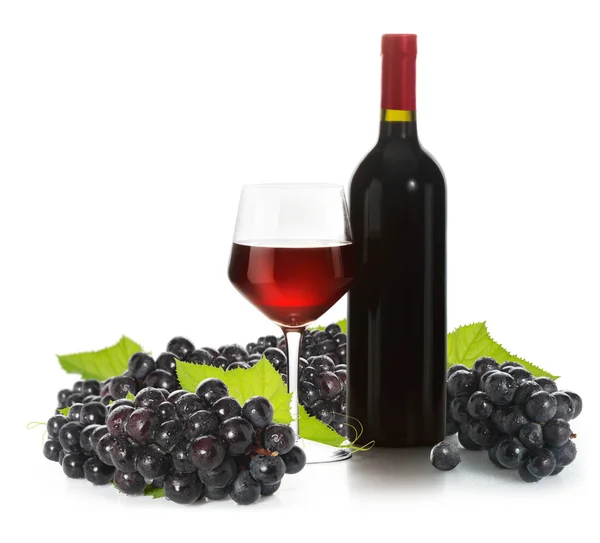 Copo de vinho tinto e uma garrafa — Fotografia de Stock