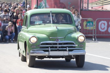 Parade of vintage cars