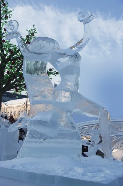 Rekabet buz heykeller, ural, en iyi heykeltıraşlar eserlerini ödüller sıralanır. — Stok fotoğraf