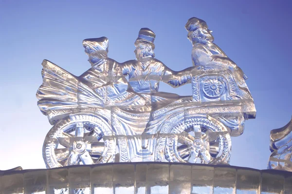 竞争冰雕塑的乌拉尔最好的雕塑家的作品排名奖品 — 图库照片