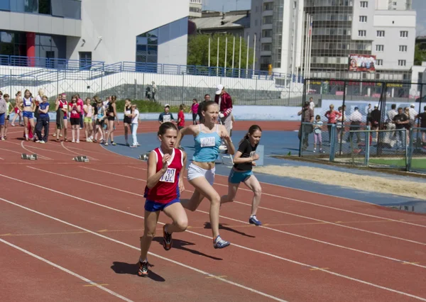 Regional competition in Athletics Champion Juniors of Urals, young women athletes running around the stadium Dynamo. — Stock Photo, Image