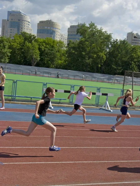 Regional competition in Athletics Champion Juniors of Urals, young women athletes running around the stadium Dynamo. — Stock Photo, Image