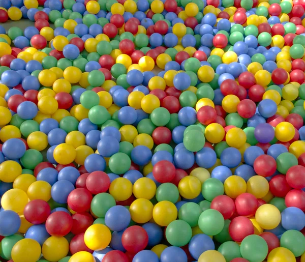 Renkli plastik toplar arka plan — Stok fotoğraf