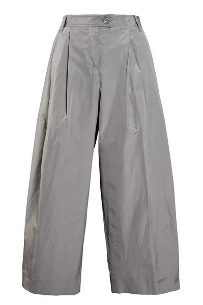 Szare spodnie szorty — Zdjęcie stockowe
