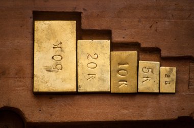 ağırlık ölçmek için kullanılan altın