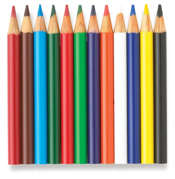 Satır izole beyaz bir arka plan üzerinde renkli kalemler — Stok fotoğraf