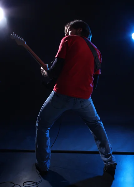 Kytarista na pódiu — Stock fotografie
