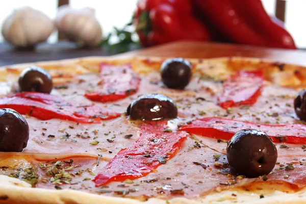 Pizza au poivron et jambon — Photo