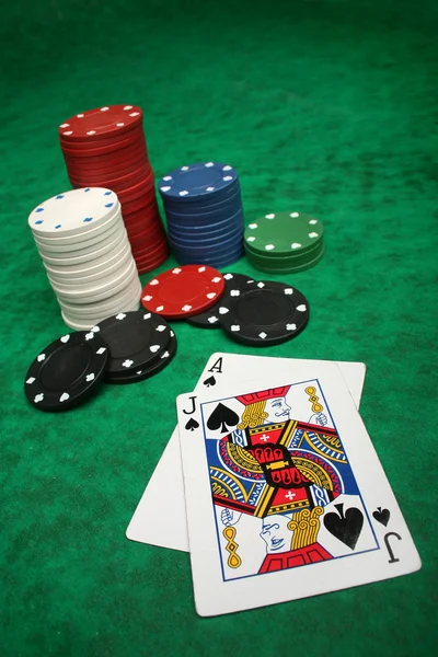 Blackjack mit Glücksspielchips — Stockfoto