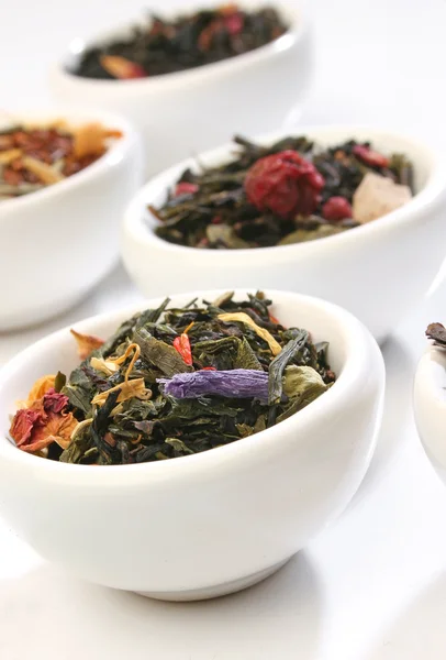 Stříbrná konvice a starožitný šálek čaje čínské — Stock fotografie