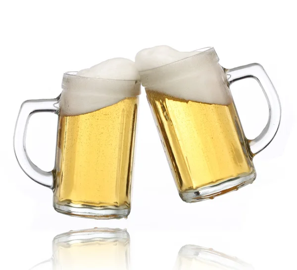 Brinde de celebração com cerveja — Fotografia de Stock