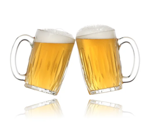 Brinde de celebração com cerveja — Fotografia de Stock