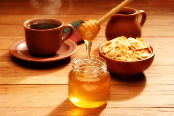 Healthy breakfast with honey — Stock Photo, Image