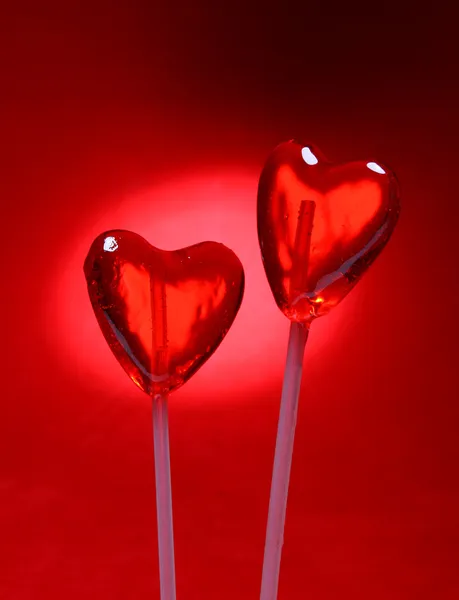 Dois pirulitos em forma de coração para Valentine — Fotografia de Stock