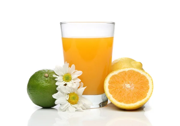Sok pomarańczowy z kompozycji owoców — Zdjęcie stockowe