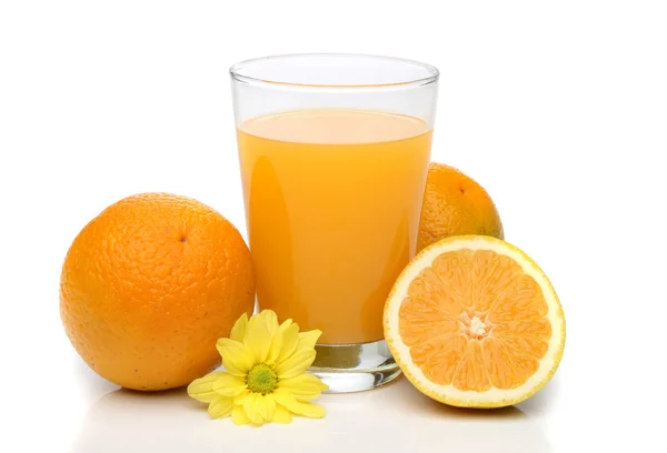 Orangensaft mit Fruchtzusammensetzung — Stockfoto