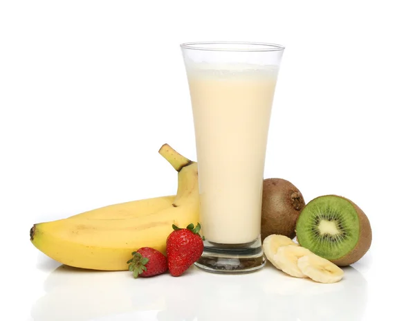 Bananen-Milchshake mit Fruchtzusammensetzung — Stockfoto