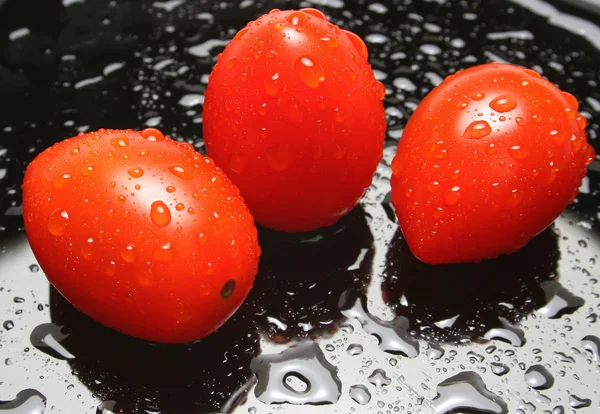 Три помидора черри — стоковое фото