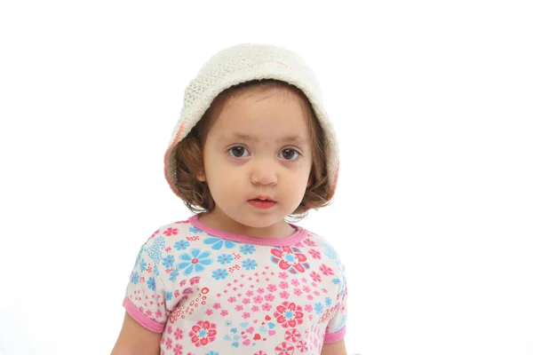 Lilla flickan bär en hatt — Stockfoto