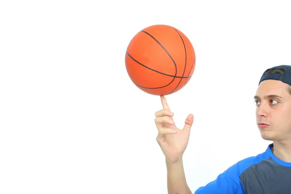 Genç adam izole basketbol oynarken — Stok fotoğraf