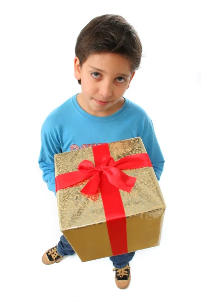 Fiú egy karácsonyi ajándék — Stock Fotó