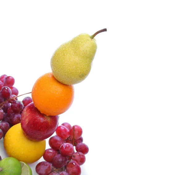 Totem de fruits frais colorés — Photo