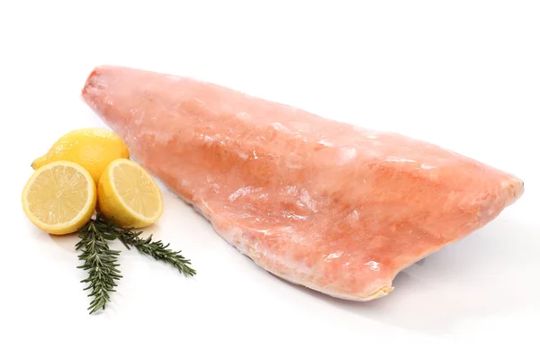 냉동 연어 생선 필렛 흰색 절연 — 스톡 사진