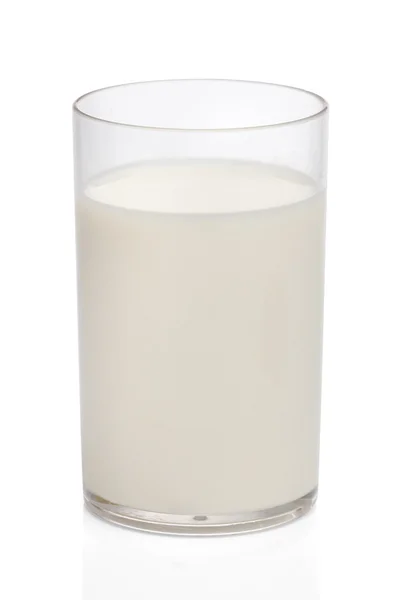 Vaso de leche fresca con camino de recorte —  Fotos de Stock