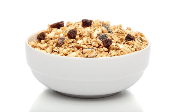 Müsli-Frühstück auf einer Schüssel vor weißem Hintergrund — Stockfoto