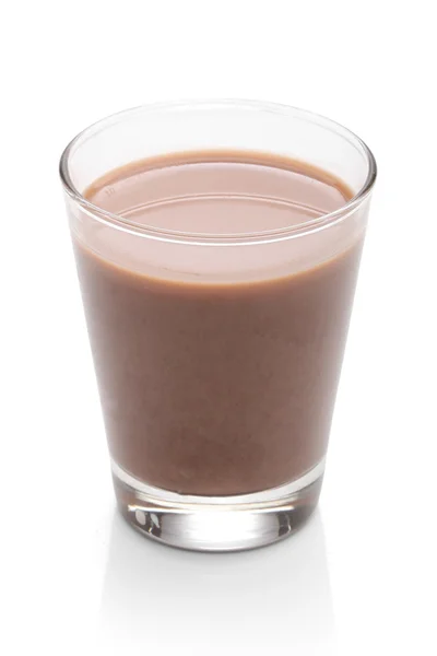 Bicchiere con latte al cioccolato, sopra bianco, con percorso di ritaglio — Foto Stock