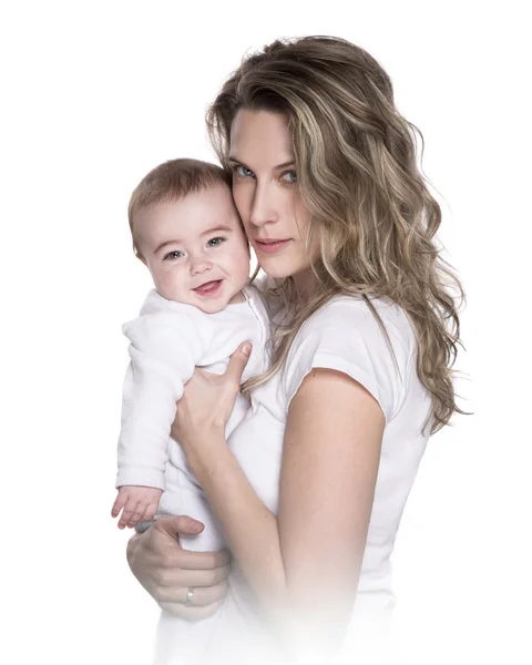 Młoda blondynka matka i jej synka, białe tło — Zdjęcie stockowe