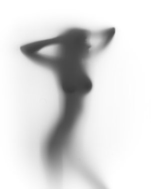 seksi busty kadın standları bir perdenin arkasında siluet