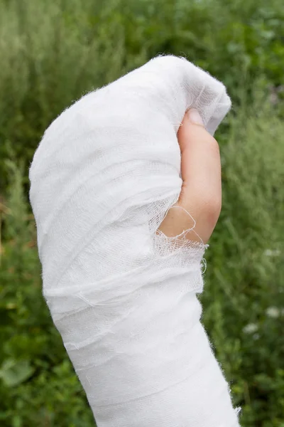 Ręce bandażowane w sposób — Zdjęcie stockowe