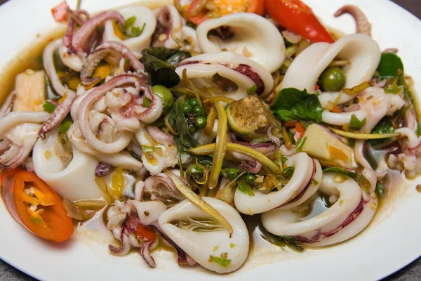 Asian spicy squid salad — Stock Photo, Image