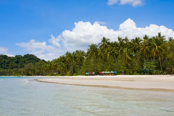 美丽的热带海滩沽岛 — 图库照片
