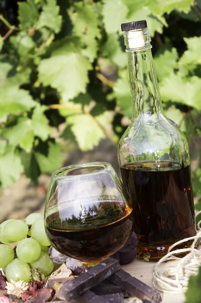 Brandy and grape — Stock Photo, Image
