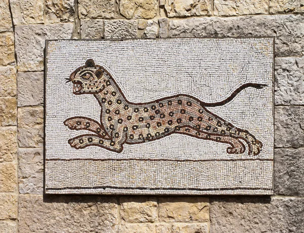 Byzantine mosaic representing a leopard running. — Stock Photo, Image