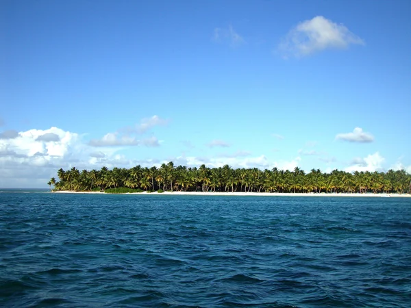 Isla en el océano — Foto de Stock