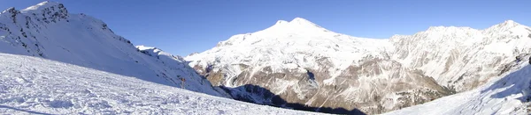 Panoramic photo of Mount Elbrus — Stock Photo, Image