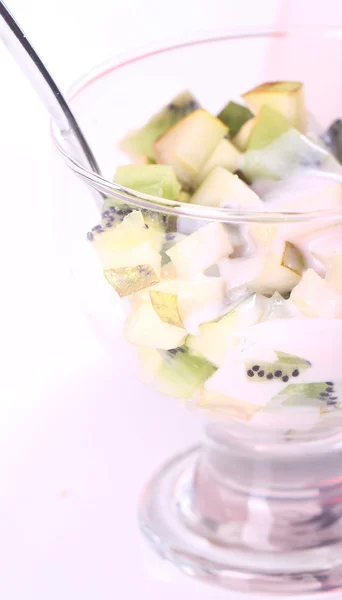 Sobremesa de iogurte com frutas — Fotografia de Stock