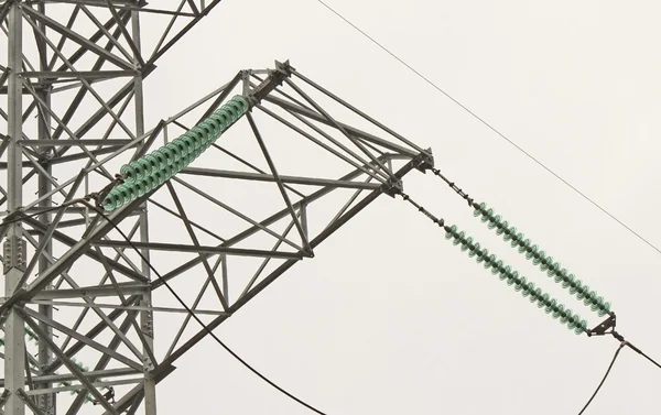 Pilón de electricidad y líneas eléctricas — Foto de Stock