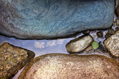 Body of water between stones clipart