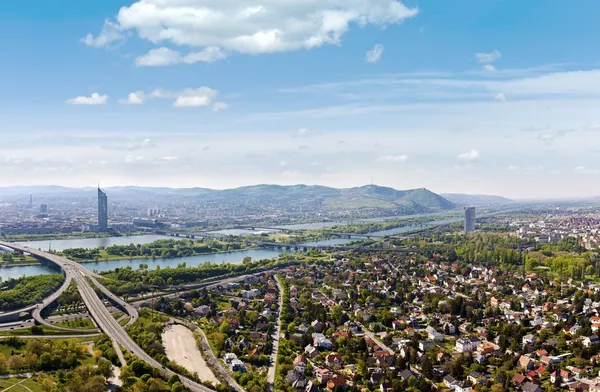 Panorama de Viena con el Danubio y la Isla (Donauinsel), cruce de carreteras Fotos De Stock