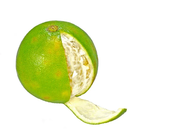 Limão doce parcialmente descascado — Fotografia de Stock