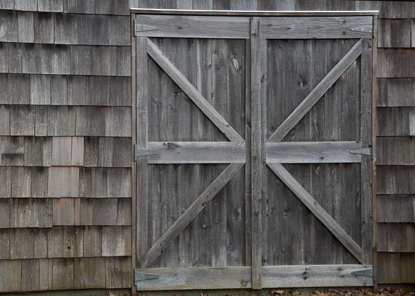 Двери сарая — стоковое фото