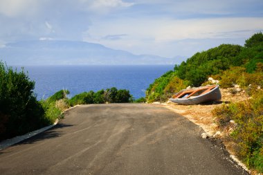 yol adlı eski bir tekne. Yunan lanscapes.