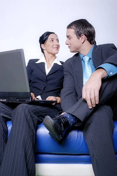 Young couple with laptop — Stock Photo, Image